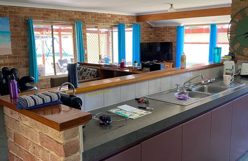 Jurien Bay House | J Bay Getaway - Stones Throw From Beach