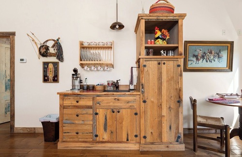 Fredericksburg House | J.D.'s Bunkhouse | Romantic Cabin for 2