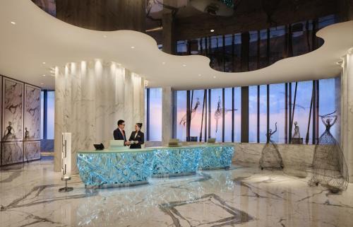 Lujiazui Hotel | J Hotel, Shanghai Tower - Above All Else, Overlooking the Bund