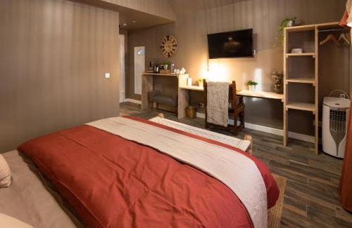 Saint-Loup-de-Naud Villa | J&J Room - Hébergement d'exception prés de Provins!