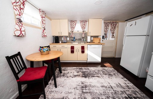 Springville Apartment | J~Me’s Hideaway