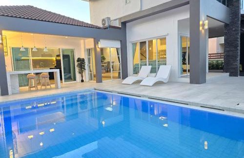 Pa Daet Villa | J-O-Y Private Pool Villa - Modern Design