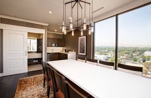 Downtown Reno Hotel | J Resort