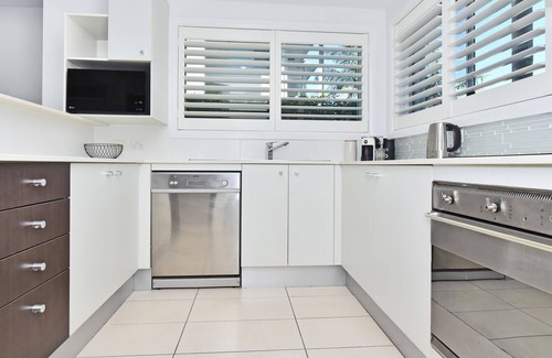 Salamander Bay Apartment | J's Resort Pacific Blue Swim Up