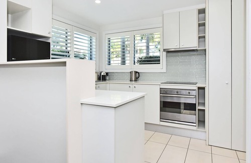 Salamander Bay Apartment | J's Resort Pacific Blue Swim Up