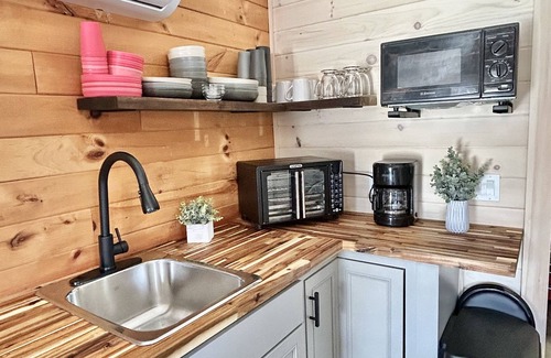 Fort Kent Mills Cabin | J19 North Charming Cozy Stay King Suite Direct Trail Access In Town WiFi