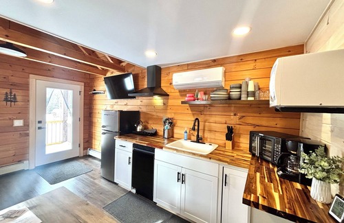 Fort Kent Mills House | J19 South New Modern Charm King Suite Direct Trail Access In Town WiFi