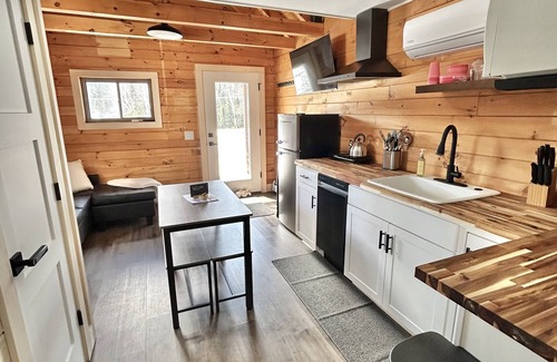 Fort Kent Mills House | J19 South New Modern Charm King Suite Direct Trail Access In Town WiFi