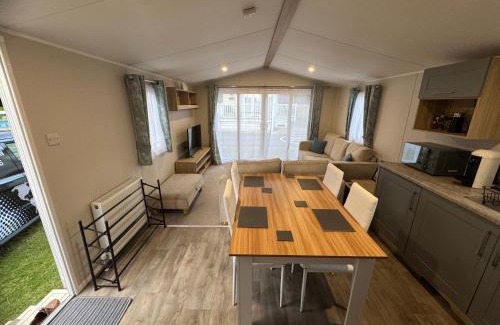 Sandown Cabin | J2 static caravan at Fairway Holiday Park