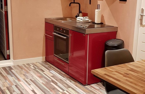 City Centre Hoofddorp Apartment | JaBaKi Red Studio