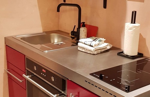 City Centre Hoofddorp Apartment | JaBaKi Red Studio