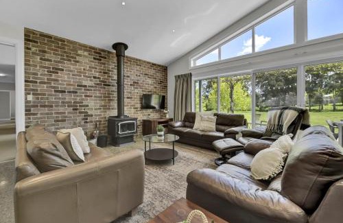 Calare House | Jabulani - Firepit, 5 Acres, Entertainers Paradise