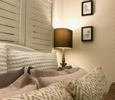 Kenmore Apartment | Jacaranda House Garden Suite