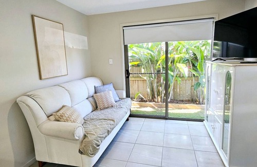 Beerwah Apartment | 'Jacaranda' @ Sunlight Swan - Beerwah - sleeps 6