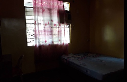 Caloocan House | Jack & Claud Bed & Breakfast Guest House