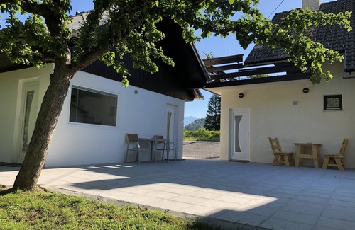 Bohinjska Bela Apartment | Jack's Apartment with garden