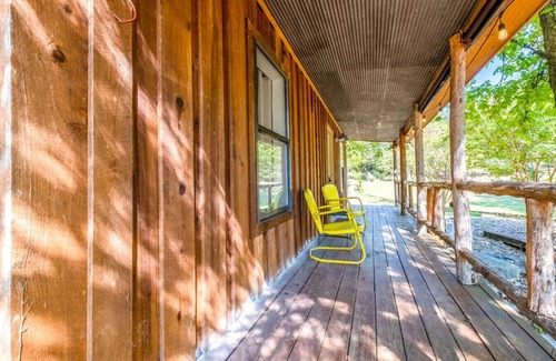 Newnata Cabin | Jack's Bend~ A Guest Cottage ON Sylamore Creek