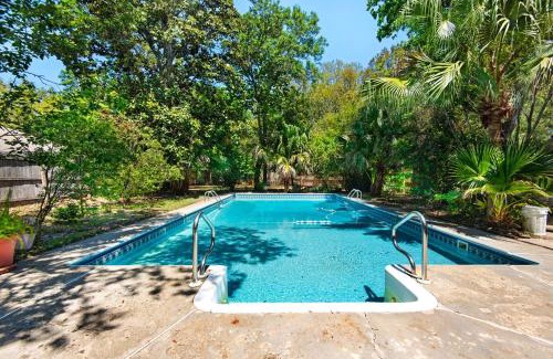 Gulf Breeze Apartment | Jack's Place-Gulf Brz-Pool-Close to Bchs 2BD-1BT