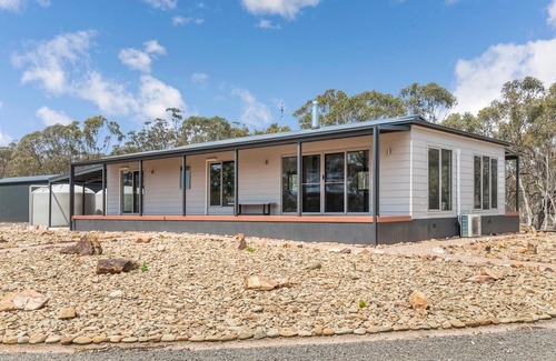 Welshmans Reef House | Jack's Point - Whole House with Waterfront Views