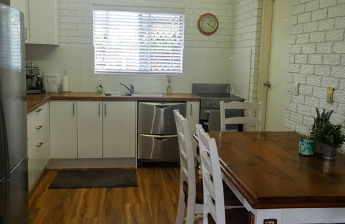 Traviston House | Jack's Shack - Burrum Heads - Relax, fish and swim
