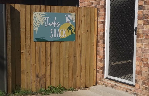 Traviston House | Jack's Shack - Burrum Heads - Relax, fish and swim