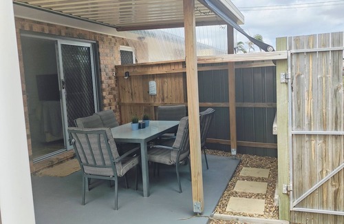 Traviston House | Jack's Shack - Burrum Heads - Relax, fish and swim