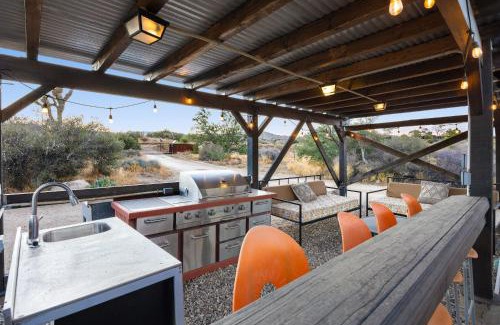 Pioneertown House | Jackalope Junction-Pool, Hot Tub, Fire Pit, BBQ & Desert Views! home