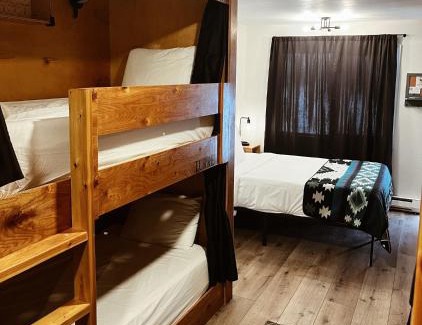 Pinedale Hotel | Jackalope Motor Lodge