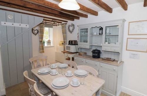 Blockley Cottage | JACKDAW COTTAGE, pet friendly, with open fire in Blockley