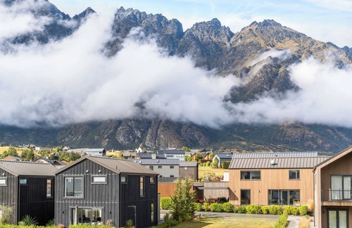 Kawarau Falls Apartment | Jacks Point Modern Living Village Loft 2-bedroom