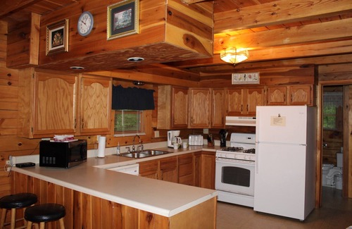 Hico Cabin | Jackson Cabin is a beautiful 3-bedroom, 2-story log cabin!