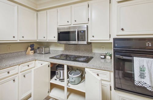 Tougaloo House | Jackson Getaway w/ Patio - 5 Miles to Lake!