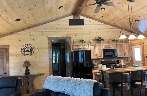 Large Cabin | JACKSON HILL CABIN