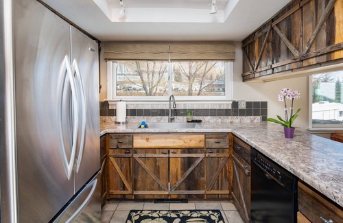 Jackson House | Jackson Hole 2 Bed 2 Bath plus office w/murphy bed and Great Views.
