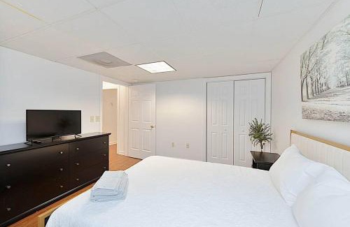 Covington House | Jackson River Estate 3 dwellings on River w/Pool sleeps 23