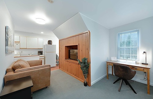 Covington Apartment | Jackson River Estate Studio Apartment on the River