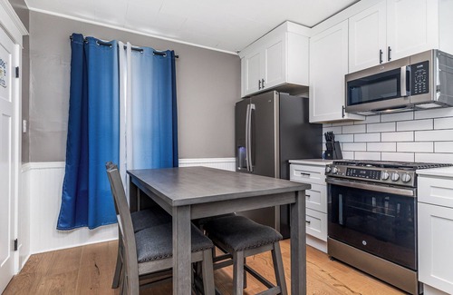 Dubuque House | Jackson Street Suites #1