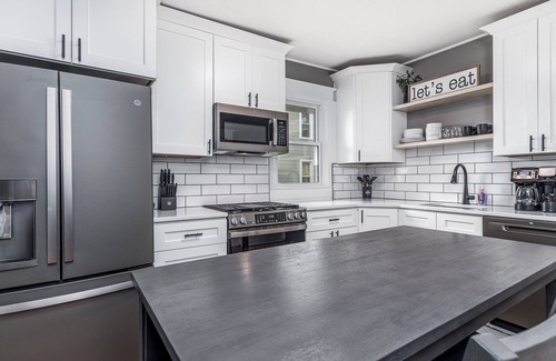 Dubuque House | Jackson Street Suites #1