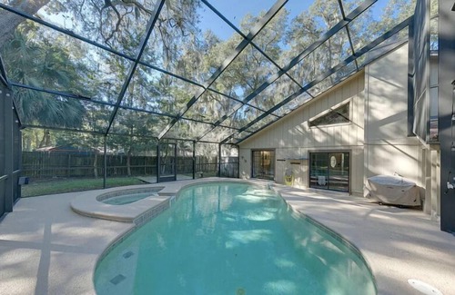 East Arlington House | Jacksonville Beach House Heated Pool 8 min to Hannah Park Beach Pet Friendly