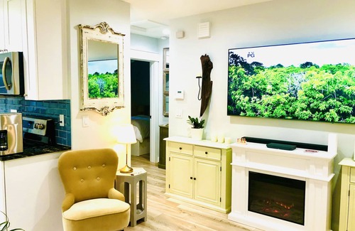 Arlington House | Jacksonville Blue Bungalow- 1 Bedroom New Build Tropical Charm & Cozy Vacation