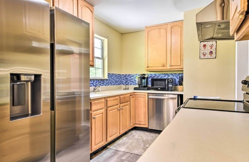 North Beach House | Jacksonville Getaway w/Yard ~ 2 Mi to Beach!