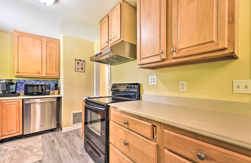 North Beach House | Jacksonville Getaway w/Yard ~ 2 Mi to Beach!