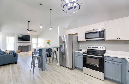 Jacksonville House | Jacksonville Retreat w/Yard ~ 16 Mi to Beach