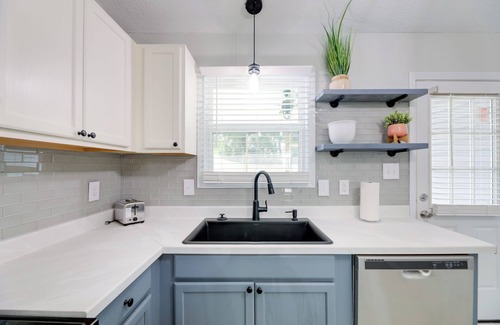 Jacksonville House | Jacksonville Retreat w/Yard ~ 16 Mi to Beach