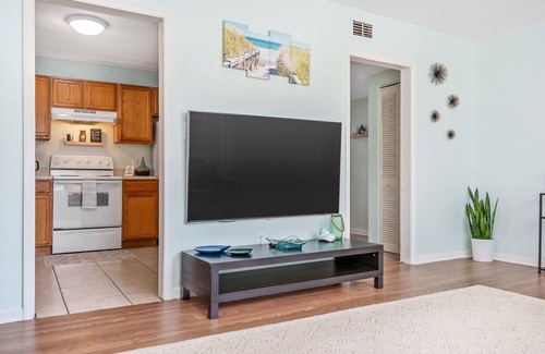 Jacksonville Apartment | Jacksonville's Beachy Bungalow 2 Bedrooms