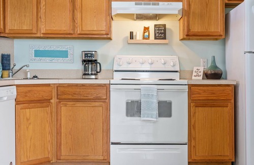 Jacksonville Apartment | Jacksonville's Beachy Bungalow 2 Bedrooms