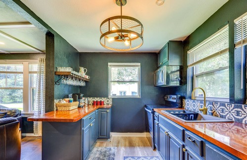 Riverview Cottage | Jacksonville Vacation Rental w/ Deck!