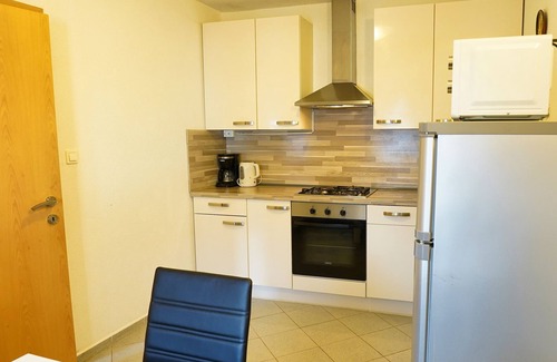 Podkoren House | Jacobs 4 Bedroom Private House with a garden & hot tub