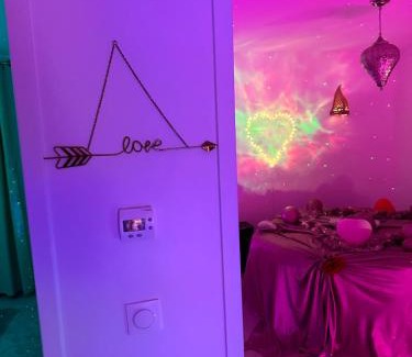 Freneuse Apartment | Jacuzzi Appartement love room