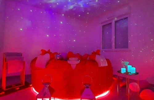 Freneuse Apartment | Jacuzzi Appartement love room